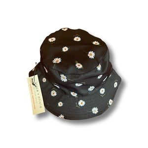 NWT Alice + Olivia Reversible Bucket Hat Black with Flowers and White